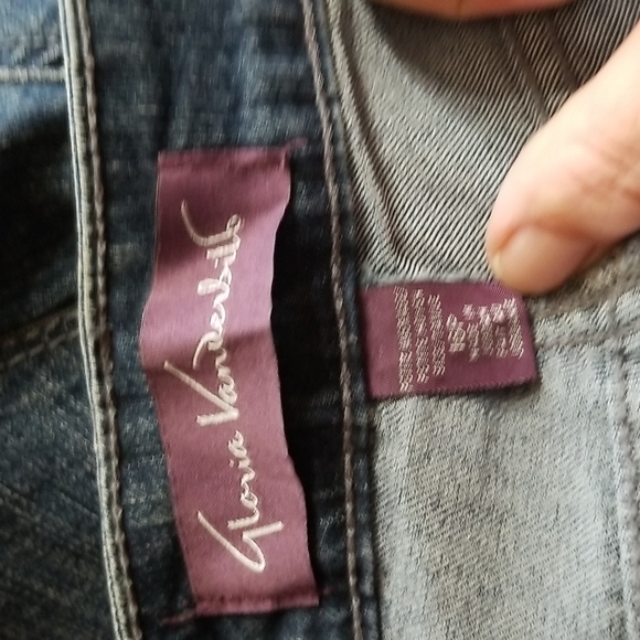 Size 16 P gloria Vanderbilt jeans - Picture 3 of 3